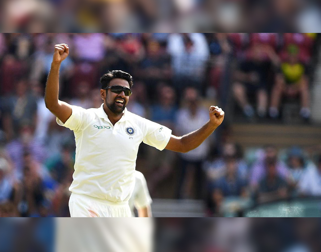 রবিচন্দ্রন অশ্বিন- বহুদিন পর দলে ফিরলেন একসময় ভারতীয় দলের একনম্বর স্পিনার। তামিলনাড়ু ক্রিকেট লিগেও ভাল ফর্মে ছিলেন না। তাও শেষবারের মতো তাঁকে সুযোগ দেওয়া হল বলে মনে করা হচ্ছে।