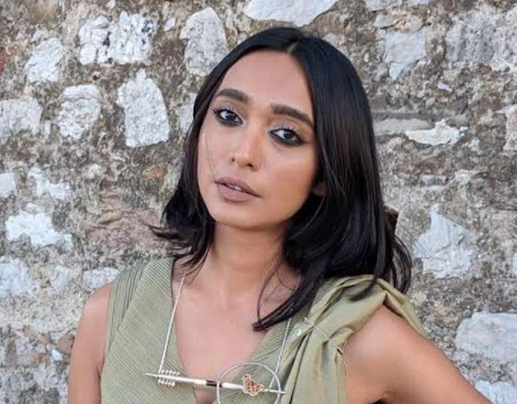 কলকাতায় জন্মালেও নয়াদিল্লির লেডি শ্রী রাম কলেজ ফর ওমেন্স থেকে তিনি স্মাতক করেন।