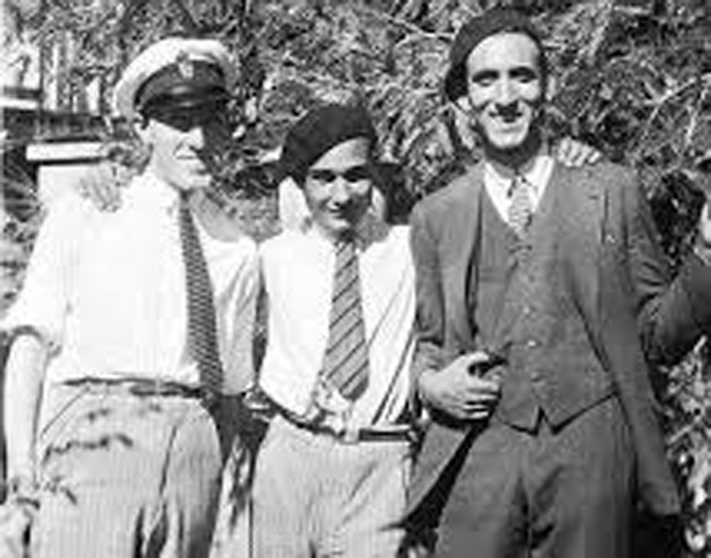 অন্যান্য ছোটখাটো ব্যবসাতেও হাত লাগিয়েছিলেন। কিন্তু পসার জমাতে পারেননি। তার মধ্যেই ১৯৩৬ থেকে গৃহযুদ্ধ শুরু হয় স্পেনে। মুক্ত চিন্তাভাবনার মালিক হুয়ানকে সেই সময় গ্রেফতার করা হয়। ছাড়া পেয়ে ফের স্বাভাবিক জীবনে ফিরে গেলেও, কমিউনিজম এবং নাজিদের সর্বগ্রাসী নীতির বিরুদ্ধে ছিলেন তিনি।