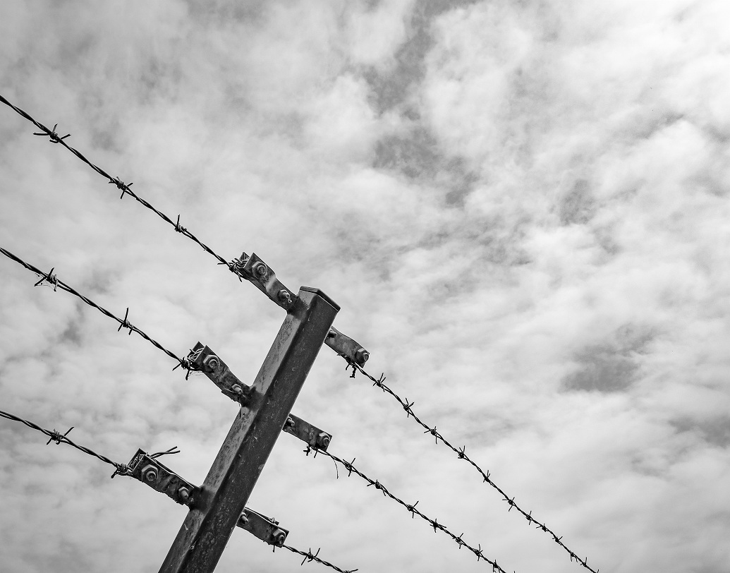 ১৯৫০ সালের শেষ ভাগেই 'ইউ-২’ প্রোজেক্ট বন্ধ হয়ে গেলেও এরিয়া৫১-কে কিন্তু কঠোর নিরাপত্তায় মুড়ে রাখা হয়েছে আজও। নির্দিষ্ট একটি সীমা অবধিই সাধারণ মানুষ যেতে পারেন। কাঁটাতারের ওই পাড়ে কী রয়েছে তা অগোচরেই থেকে গিয়েছে আজও।