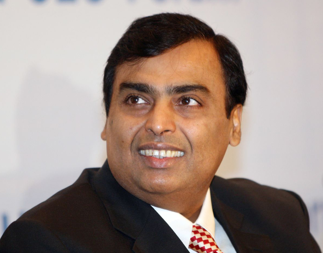 বাড়তে বাড়তে তাঁর এই দুই কর্মচারীর বর্তমান বার্ষিক আয় ছাপিয়ে গিয়েছে স্বয়ং মুকেশ অম্বানীর বেতনকেও।