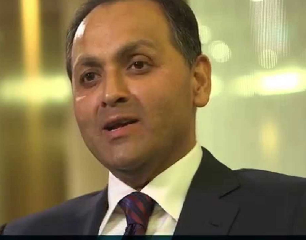 নিখিল রিলায়্যান্সে যোগ দেন ১৯৮৬ সালে। বর্তমানে সংস্থার এগজিকিউটিভ ডিরেক্টর নিখিলের বার্ষিক বেতন ২০১৪-১৫ সালে ছিল ভারতীয় মুদ্রায় প্রায় ১২ কোটি টাকা।