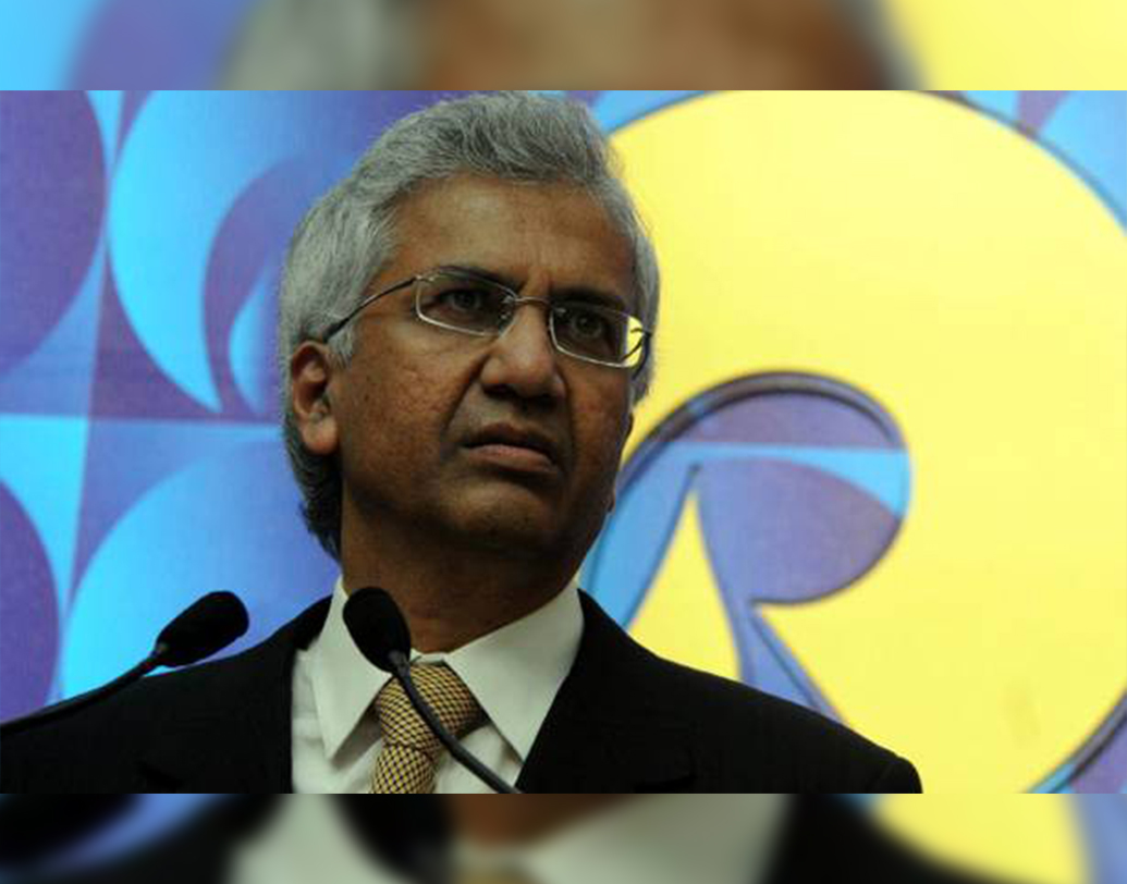 মুকেশের থেকে বেশি না হলেও, রিলায়্যান্সে মোটা বেতন পাওয়া কর্মচারী আরও অনেকেই আছেন। আর এক এগজিকিউটিভ ডিরেক্টর পিএমএস প্রসাদের বেতন গত বছরের তুলনায় প্রায় দেড় কোটি টাকা বেড়ে এ বছর হয়েছে ১০ কোটি ১ লক্ষ টাকা।