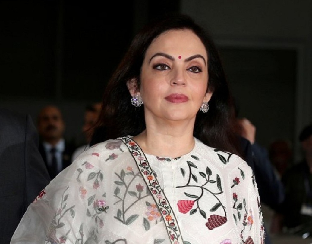 এ ছাড়া ব্যবসা সংক্রান্ত আলোচনার জন্য নীতার আগের বছর প্রতি ‘সিটিং’-এ আয় ছিল ৬ লক্ষ টাকা, যা এই বছর বেড়ে হয়েছে ৭ লক্ষ টাকা।