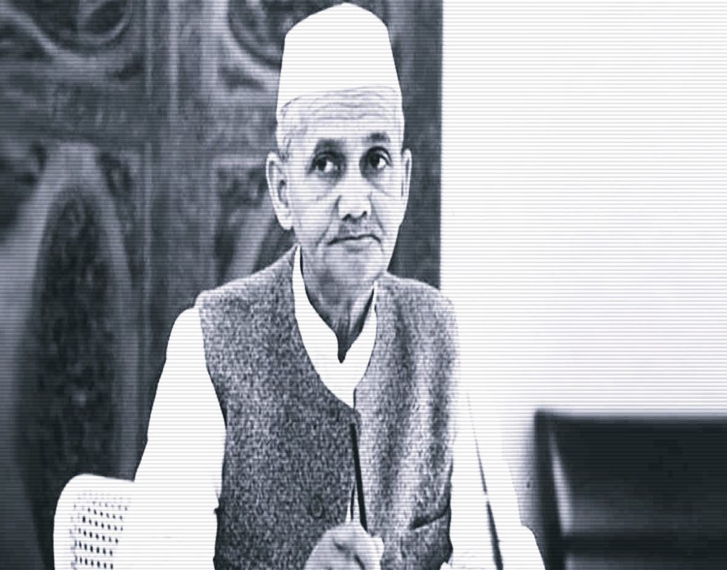 হোমি ভাবার মৃত্যুর তেরো দিন আগে তাসখন্দে প্রয়াত হয়েছিলেন ভারতের দ্বিতীয় প্রধানমন্ত্রী লালবাহাদুর শাস্ত্রী। তিনি গিয়েছিলেন তৎকালীন পাকিস্তানি প্রেসিডেন্ট জেনারেল আয়ুব খানের সঙ্গে শান্তি চুক্তি স্বাক্ষর করতে। খাতায় কলমে বলা হয়েছে  মৃত্যু হয়েছিল হৃদরোগে। কিন্তু সে তথ্য বিশ্বাসই করতে চাননি তাঁর স্ত্রী। বিভিন্ন মহল থেকে উঠেছিল ময়নাতদন্তের দাবি। কিন্তু কোনও লাভ হয়নি। রহস্যের পর্দা উন্মোচিত হয়নি।