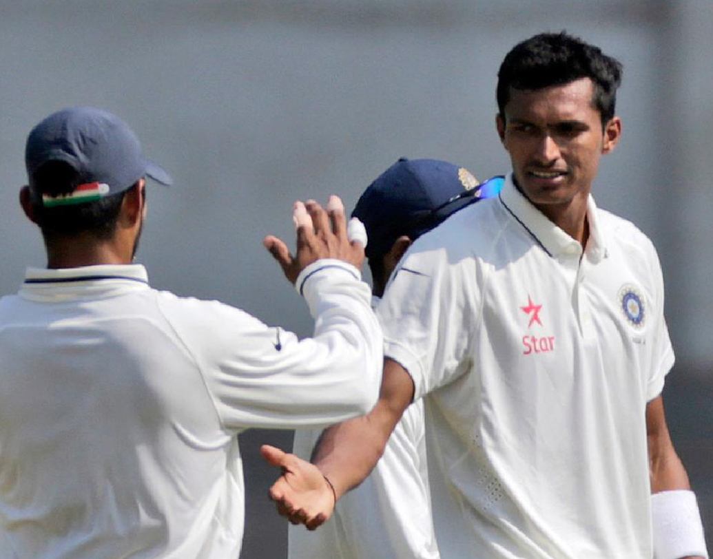 গম্ভীরের চাপেই দিল্লির রঞ্জি দলে সুযোগ পান সাইনি। কারণ বয়সভিত্তিক খেলার সঙ্গে যোগ না থাকায় তাঁকে নিতে চায়নি দিল্লি ক্রিকেট বোর্ড। গম্ভীর যে ভুল করেননি, তার প্রমাণ পাওয়া যায় কিছু  দিনেই।