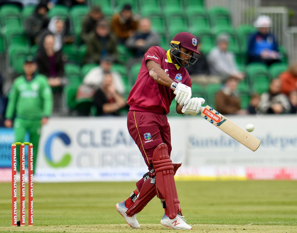 জন ক্যাম্পবেল- ক্রিস গেল খেলবেন না ভারতের বিরুদ্ধে টি২০ ম্যাচে। কারণ তিনি কানাডার টি২০ লিগে ব্যস্ত থাকবেন। তাই ডাক পড়েছে ক্যাম্পবেলের। অভিজ্ঞতা কম, কিন্তু গেলের ক্রিকেট কেরিয়ারওশেষের দিকে। তাই নতুনদের দেখে নিতেই হবে।