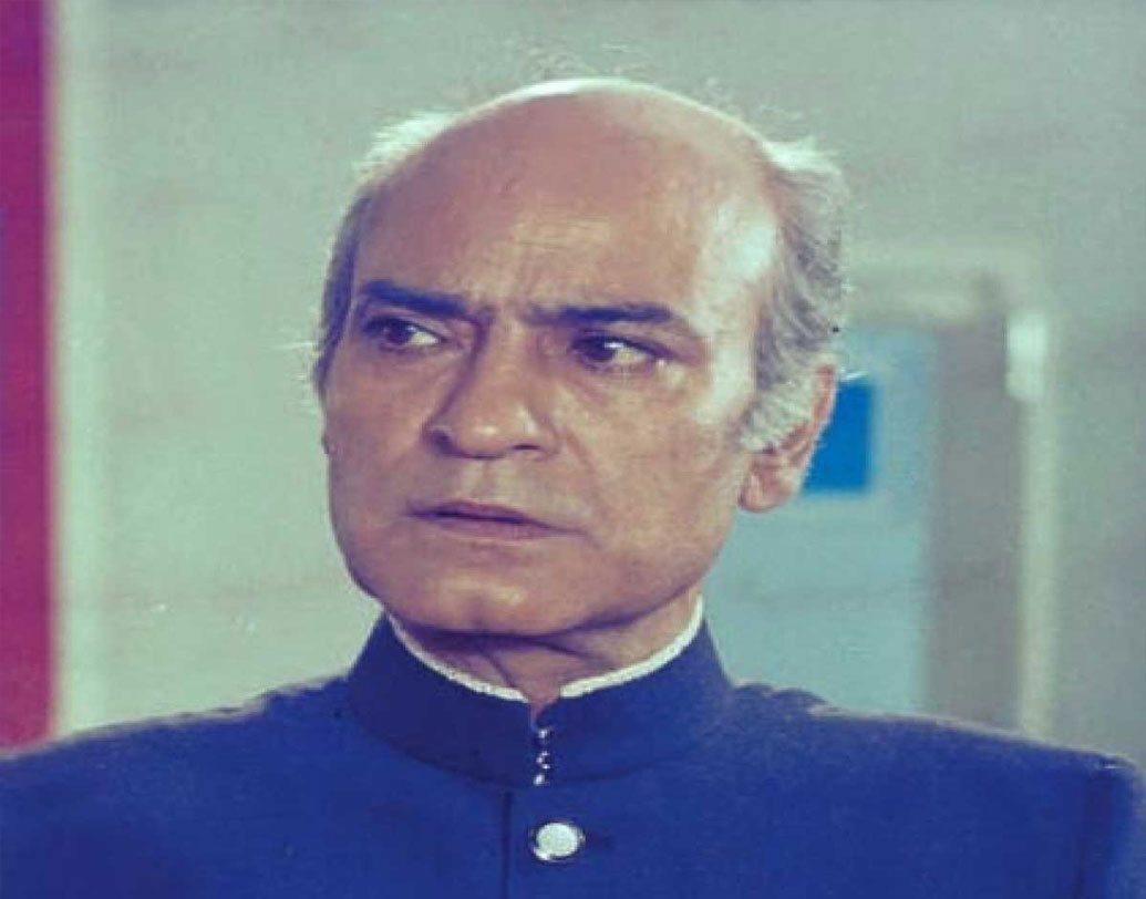 দেশভাগের পরে ১৯৪৯ সালে অভিনেতার পরিবার চলে আসে সাবেক বম্বে, আজকের মুম্বই। বলরাজ সাহনি ও কইফি আজমির পাশাপাশি অভিনেতা হাঙ্গল অংশ নিয়েছিলেন আইপিটিএ আন্দোলনে। কট্টর মার্ক্সবাদী হওয়ার জেরে কারাবাসও হয়েছে তাঁর।