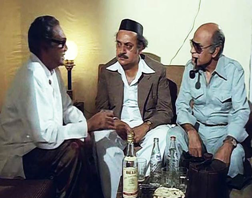 ২০১২ সালে বাড়িতে পড়ে গিয়ে আহত হন বর্ষীয়ান অভিনেতা। প্রয়োজন ছিল অস্ত্রোপচারের। কিন্তু অন্যান্য শারীরিক সমস্যার জন্য তা শেষ অবধি আর করা যায়নি। লাইফ সাপোর্টে রাখা হয়েছিল তাঁকে। হাসপাতালেই তাঁর মৃত্যু হয়, ২০১২-র ১৬ অগস্ট।