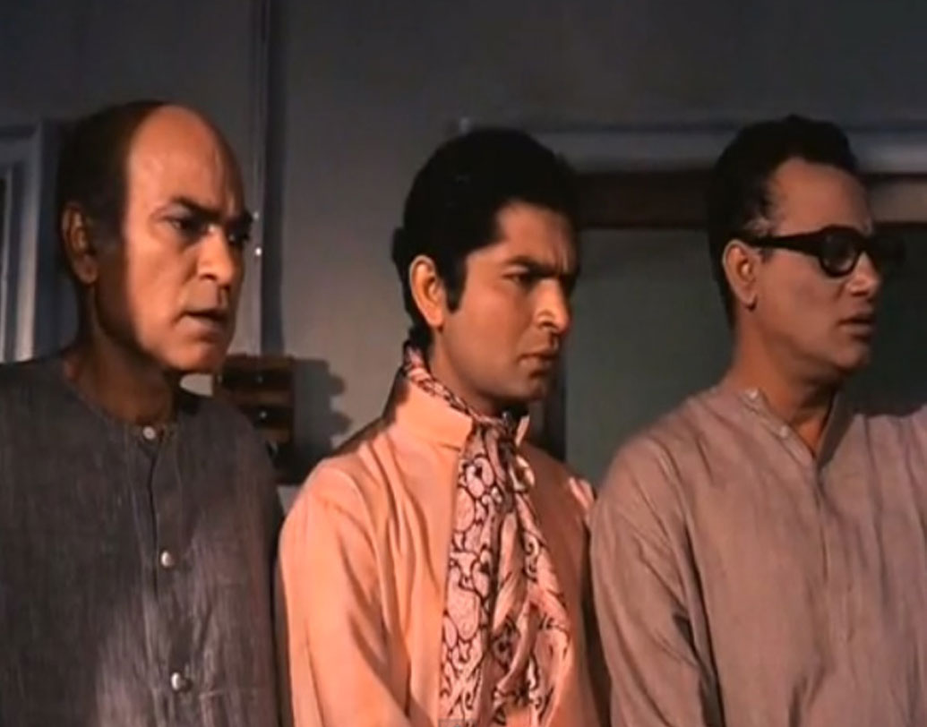 জীবনভর অবহেলার ছবি পাল্টায়নি মৃত্যুতেও। এ কে হাঙ্গলের শেষকৃত্যে অনুপস্থিত ছিলেন বলিউডের অধিকাংশ তারকাই।