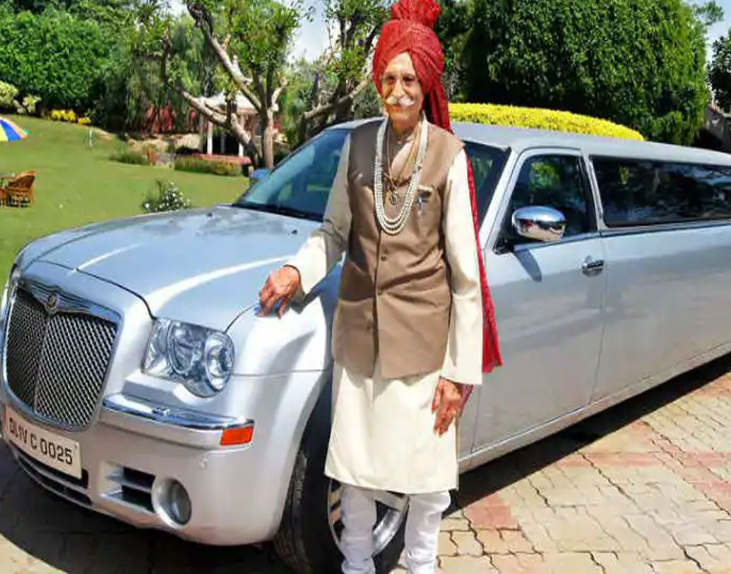 পাকিস্তানের শিয়ালকোটে ধর্মপালের জন্ম ১৯২৩-এর ২৭ মার্চ। দেশভাগের পরে যখন তাঁর পরিবার ওয়াঘার এ পারে এল, তখন হাতে সম্বল দেড় হাজার টাকা। সংসারের দিকে তাকিয়ে বাধ্য হয়ে ধর্মপাল টাঙ্গা চালানোর কাজ শুরু করলেন।