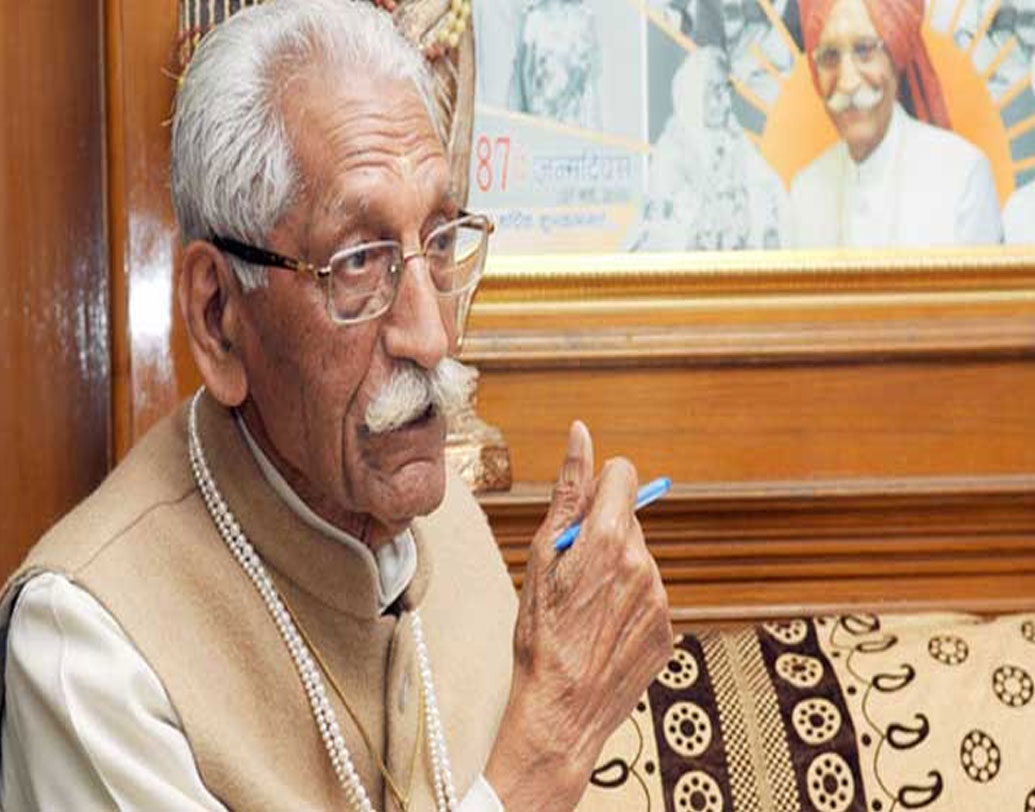 সেই শুরু। এখন এমডিএইচ মশলার বিজ্ঞাপন তাঁকে ছাড়া হয় না। কোনও বিজ্ঞাপনে তিনি নিজে খাবার চেখে বলছেন কোন খাবার সেরা। আবার কোথাও তিনি আশীর্বাদ করছেন নবদম্পতিকে। ধর্মপাল গুলাটি নিজেই এখন ব্র্যান্ড।      ছবি : সো‌শ্য়াল মিডিয়া