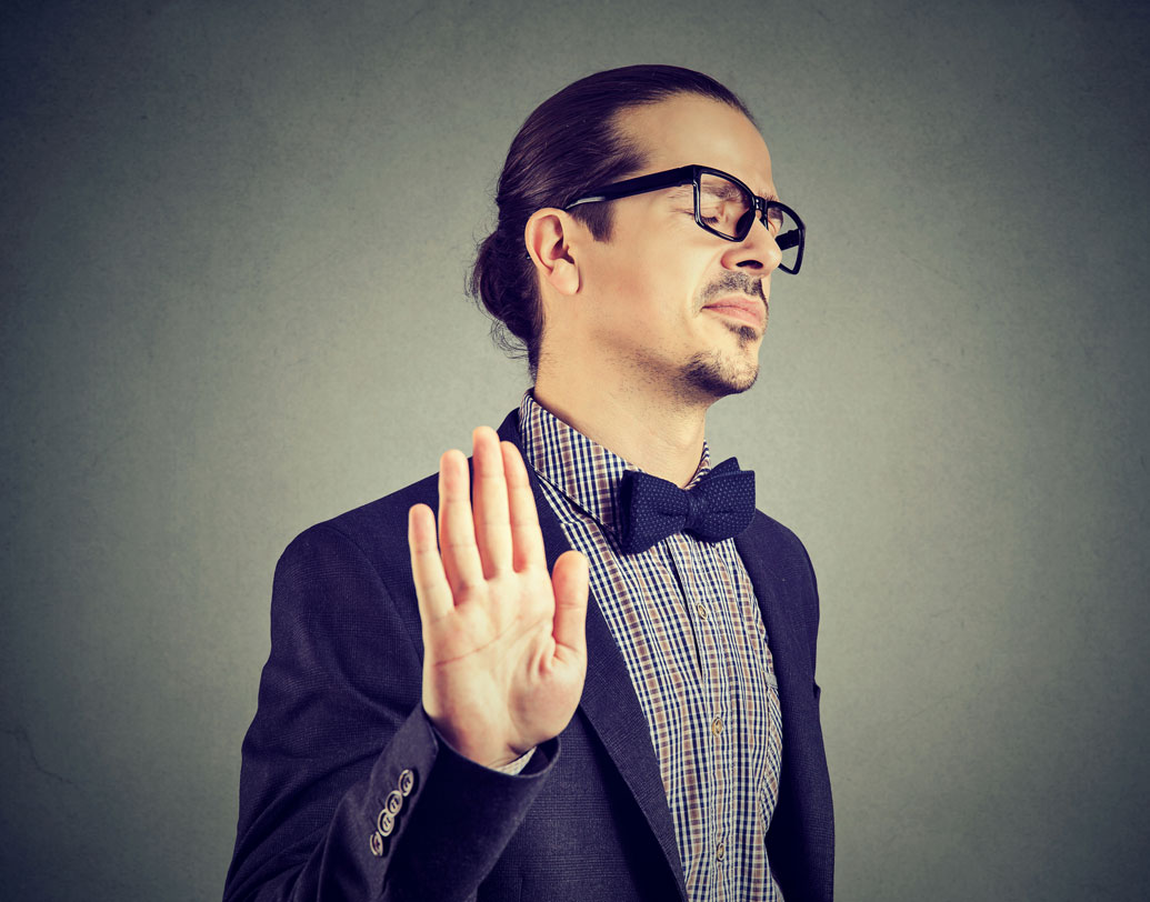 ‘আমেরিকান হেলথ অ্যাসোসিয়েশন’-এর গবেষণাও বিশ্বের তাবড় মনোবিদদের সঙ্গে একমত। তাঁদের বক্তব্য চাপ কমাতে বরং এড়িয়ে চলুন সহকর্মীদের!