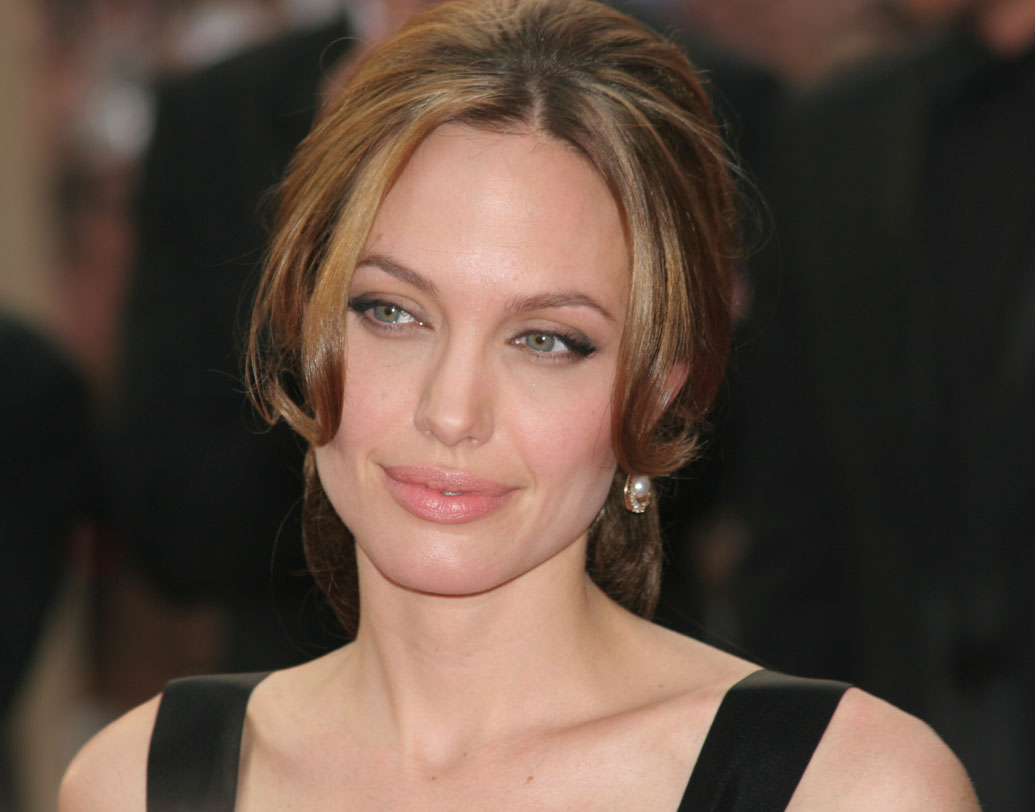 ২০২০ সালে ৬ নভেম্বর রিলিজ হবে 'ইটারনালস্‌'। এই ছবিতে অভিনয় করবেন অ্যাঞ্জেলিনা জোলি, রিচার্ড ম্যাডেন, কুমেইল নাঞ্জিয়ানি, লরেন রিডলফ্‌, ব্রায়ান টিরি হেনরি, সালমা হায়েক, লিয়া ম্যাকহাগ এবং ডন লি প্রমুখ। প্রথম বার মারভেলের সুপারহিরোদের সঙ্গে কাজ করা নিয়ে উত্তেজিত খোদ অ্যাঞ্জেলিনাও।