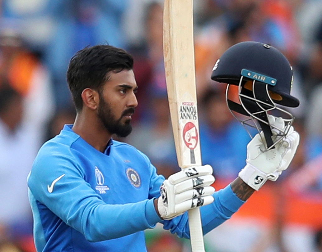 লোকেশ রাহুল- বিশ্বকাপ শুরু করেছিলেন ভারতের চার নম্বর ব্যাটসম্যান হিসেবে। কিন্তু শিখরের চোট তাঁকে সুযোগ করে দেয় ওপেন করার। সব ম্যাচে বড় রান না পেলেও ভরসার জায়গা হয়ে উঠেছিলেন ওপেনে। রোহিতের সঙ্গে প্রাথমিক ধাক্কা সামলে দিয়েছেন অনেক ম্যাচেই।