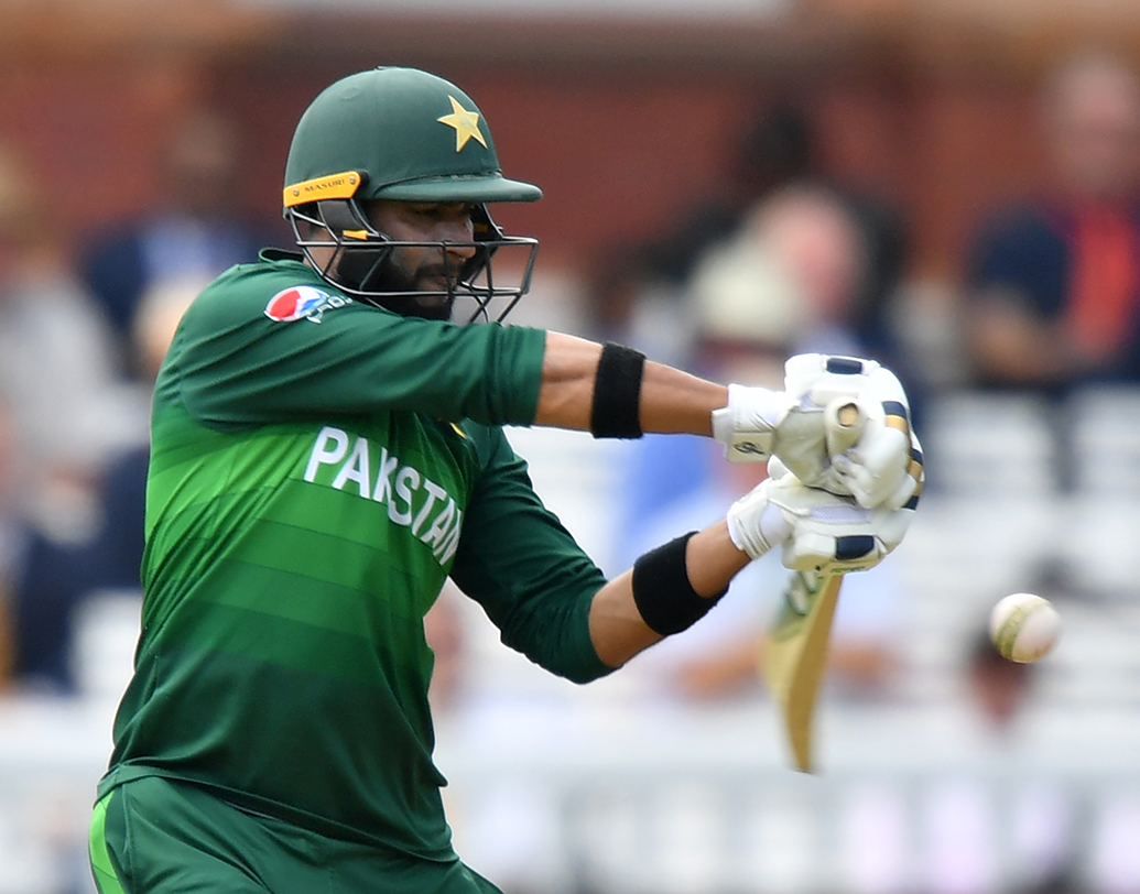 ইমাদ ওয়াসিম- পাক ব্যাটসম্যানের ৩৯ বলে ৪৬ রান লড়াইয়ে রেখে ছিল ভারতের বিরুদ্ধে। তবে কাজে আসেনি সেই রান। বাংলাদেশ ম্যাচেও তাঁর ঝোড়ো ইনিংস পার করতে সাহায্য করে ৩০০ রানের গণ্ডি। তবে সেই ইনিংসও পাকিস্তানকে সেমিফাইনালে তুলতে পারেনি।