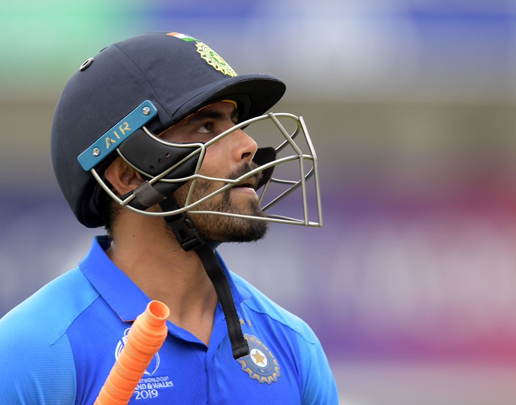 রবীন্দ্র জাডেজা- ভারতীয় সমর্থকদের আজও বিশ্বাস সেমিফাইনালে জাডেজা আউট না হলে ভারত ঠিক জয় তুলে নিত। তাঁর ৫৯ বলে ৭৭ রানের ইনিংসে ভর করে আশায় বুক বাঁধছিল বহু ভারতীয়। ভারতীয় অলরাউন্ডার দলে সুযোগ না পেয়েও যখনই পরিবর্ত ফিল্ডার হিসেবে মাঠে নেমেছেন, দিয়েছেন নিজের একশো শতাংশ। তবু তিনি দলে ছিলেন ব্রাত্য।