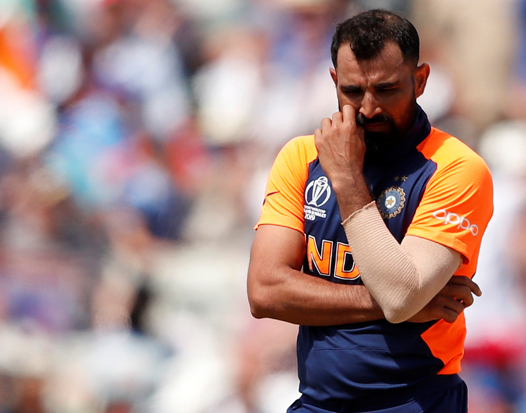 মহম্মদ শামি- এই বিশ্বকাপে খেলেছিলেন মাত্র ৪টি ম্যাচ। তাতেই উঠে এসেছিলেন সর্বোচ্চ উইকেট শিকারীদের তালিকায় বারো নম্বরে। সেমিফাইনালে তাঁকে ছাড়া নামা এখনও ভুল বলেই মনে করেন অনেক ক্রিকেট বিশেষজ্ঞ। পরাজিত নায়কদের বোলিংয়ে ভরসা তিনিই।