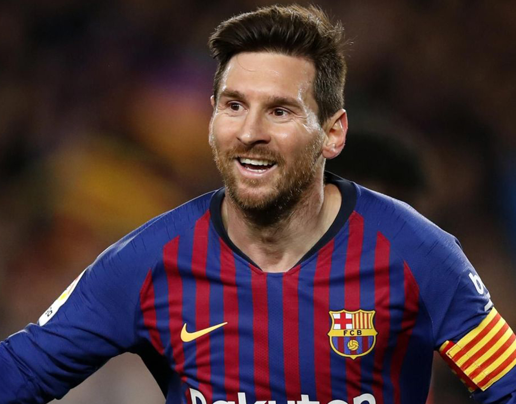 লিয়োনেল মেসি- তিনিই বিশ্বের সব চেয়ে বেশি পারিশ্রমিক পাওয়া ফুটবলার। কিন্তু ইনস্টাগ্রামে এক একটি পোস্টের দামের তালিকায় তিনি তৃতীয়। তাঁর পোস্টের দাম প্রায় ৪৫ কোটি টাকা। শুধু পায়ের জাদু নয়, তাঁর পোস্টেও মুগ্ধ বিশ্ব তা বোঝাই যাচ্ছে।