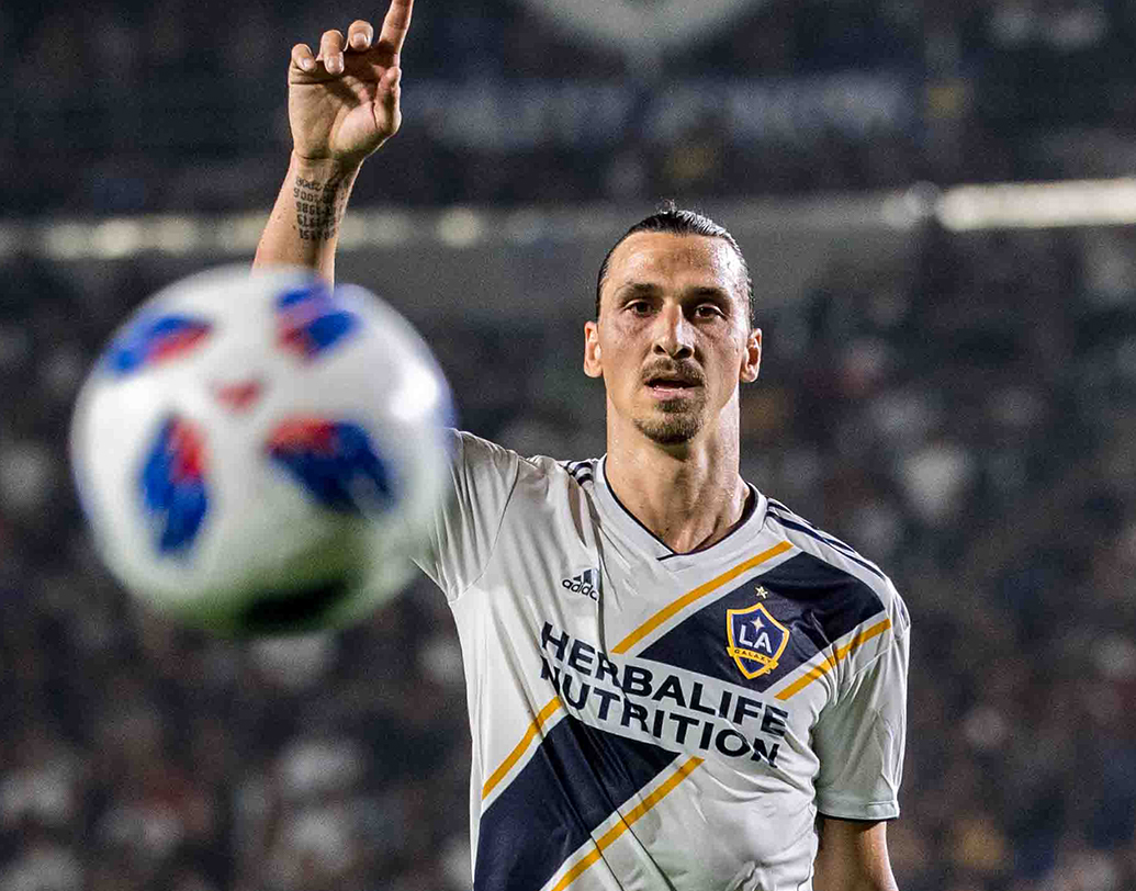 জ্‌লাটন ইব্রাহামোভিচ- নিজেকে তিনি সেরা মনে করেন ফুটবল বিশ্বে। কাউকেই বিশেষ পাত্তা দেন না। তবে ইনস্টাগ্রামের পোস্টে সেরা হতে পারলেন না তিনি। আট নম্বরে রয়েছেন সুইডিশ তারকা। তাঁর ইনস্টাগ্রামের এক একটি পোস্টের দাম ১৪ কোটি টাকা।