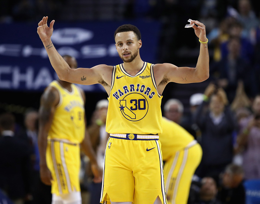 স্টিফেন ক্যারি- আরেক আমেরিকান বাস্কেটবল খেলোয়াড়। গোল্ডেন স্টেট ওয়ারিওরের হয়ে দশ বছর ধরে খেলা এই প্লেয়ারের ইনস্টা পোস্টের দাম প্রায় ১০ কোটি টাকা।