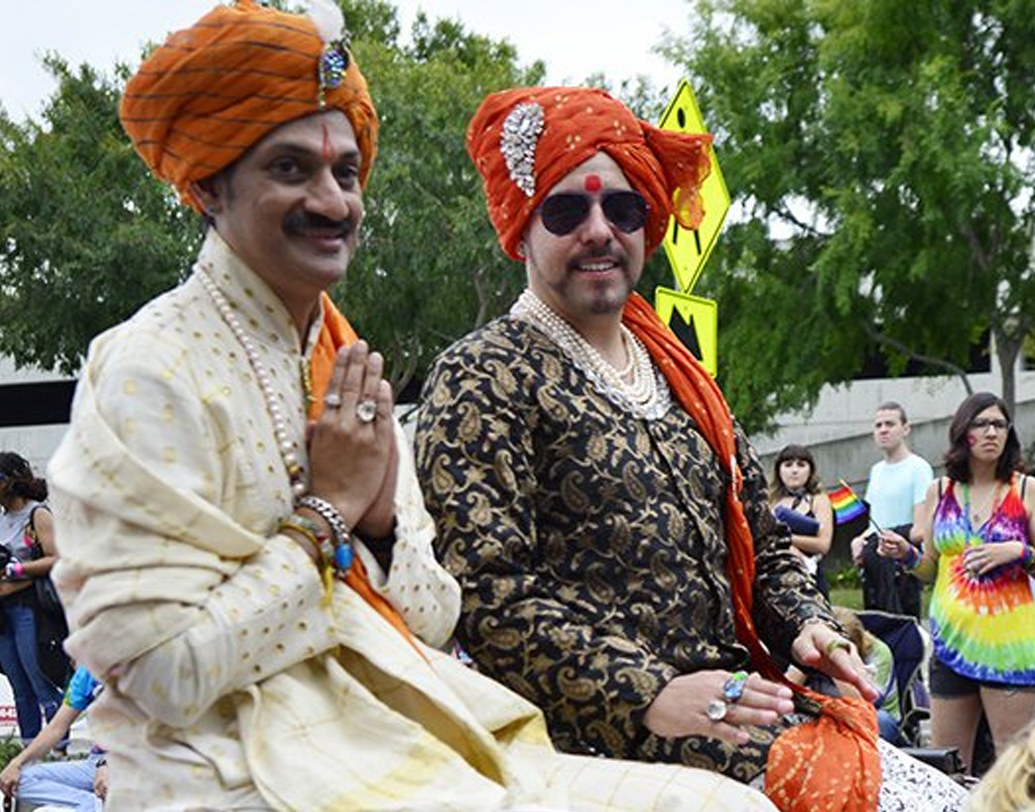 পরিবার থেকে ব্রাত্য হয়ে মানবেন্দ্র আপন করে নিয়েছেন সমাজের প্রান্তিক মুখগুলোকে। যাঁরা বাকি সমাজের চোখে অবাঞ্ছিত, তাঁদেরকেই নিজের পরিবার করে নিলেন।