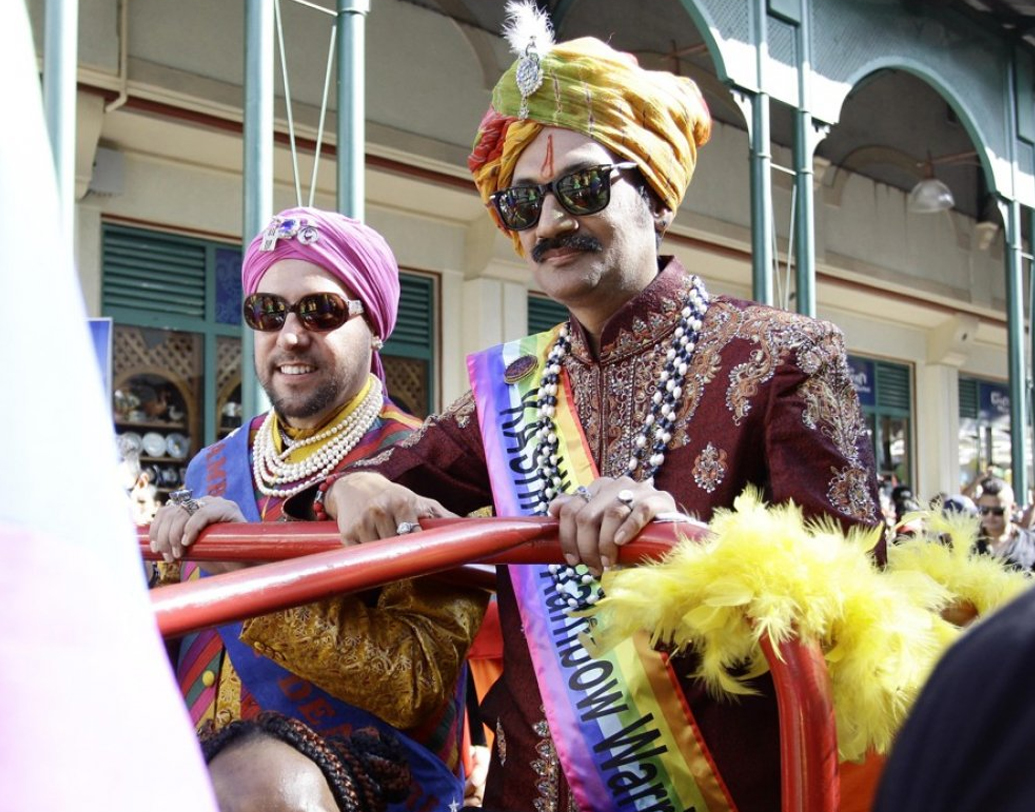 তাঁর প্রাসাদের পনেরো একর জমিতে আশ্রয় তৈরি করছেন। সেখানে আশ্রয় পাবেন সমকামী ও রূপান্তরকামীরা। তাঁদের জীবিকার সংস্থানের জন্যেও ব্যবস্থা করা হবে।