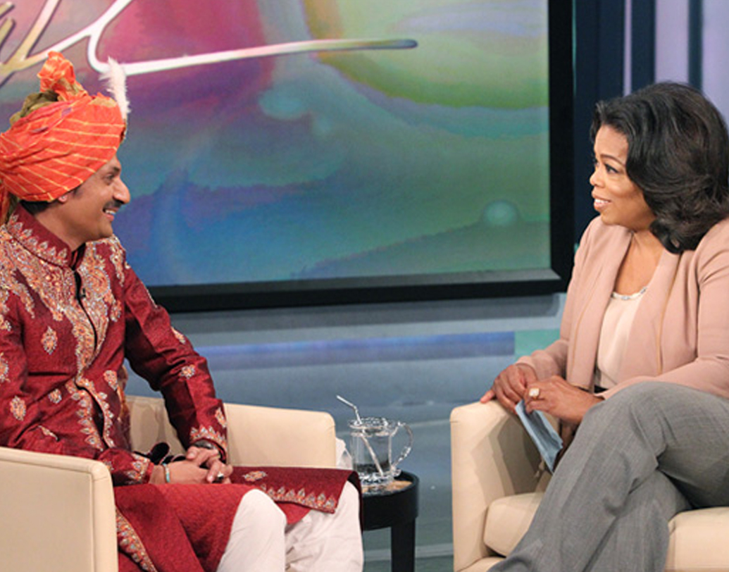 মানবেন্দ্রই ভারতের একমাত্র রাজপুরুষ যিনি প্রকাশ্যে স্বীকার করেছেন তিনি নিজে সমকামী। পাশে দাঁড়িয়েছেন তাঁর মতো বাকি মানুষেরও। উজান স্রোতে সাঁতার কেটেই সুখী হতে চান তিনি। অস্কার ওয়াইল্ডের ‘হ্যাপি প্রিন্স’-এর মতো।