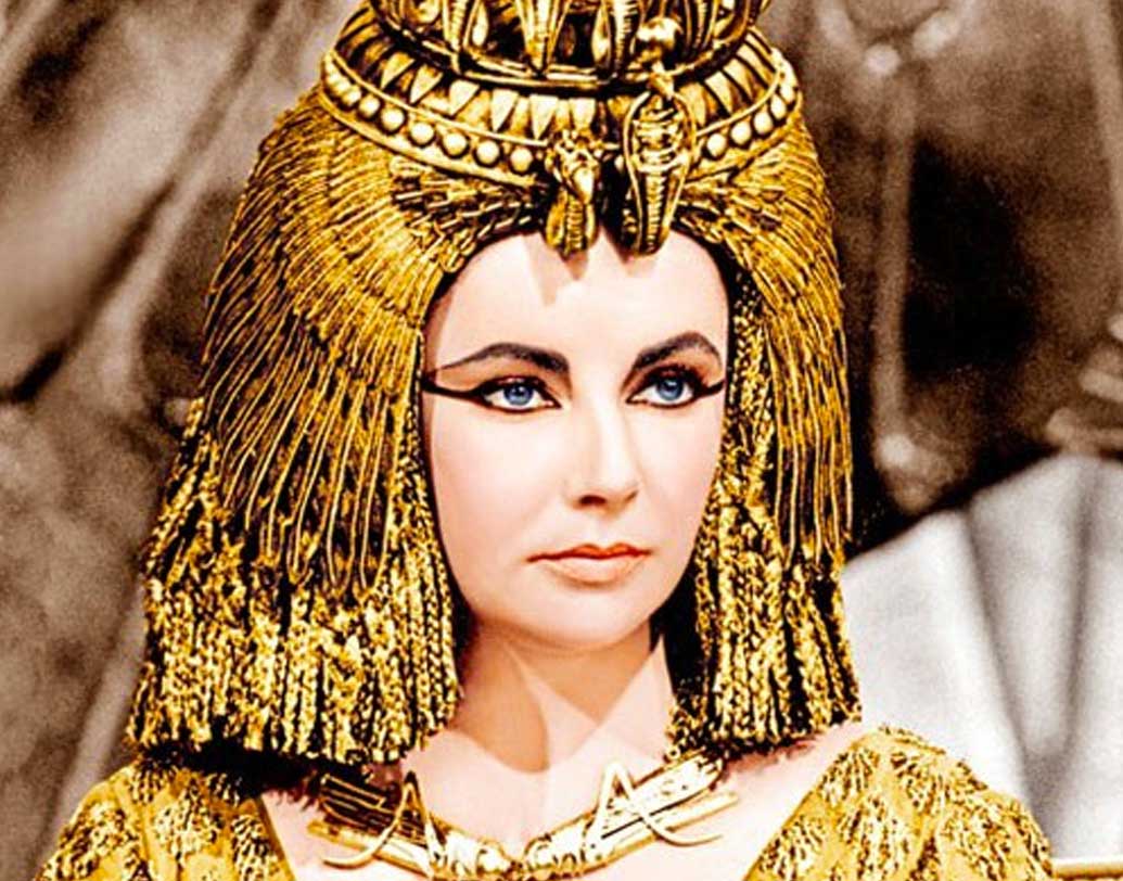 এলিজাবেথের তৃতীয় স্বামী ফিল্ম পরিচালক টড বিমান দুর্ঘটনায় মারা গিয়েছিলেন। তার পর তিনি বিয়ে করেছিলেন এডি ফিশারকে। বাকি ক্ষেত্রে বিয়ে করেছিলেন বিবাহবিচ্ছেদের পরে। এডি ছিলেন তাঁর বান্ধবী ডেবি রেনল্ডসের স্বামী। লিজকে বিয়ের জন্য ডেবিকে ডিভোর্স করেছিলেন টড।