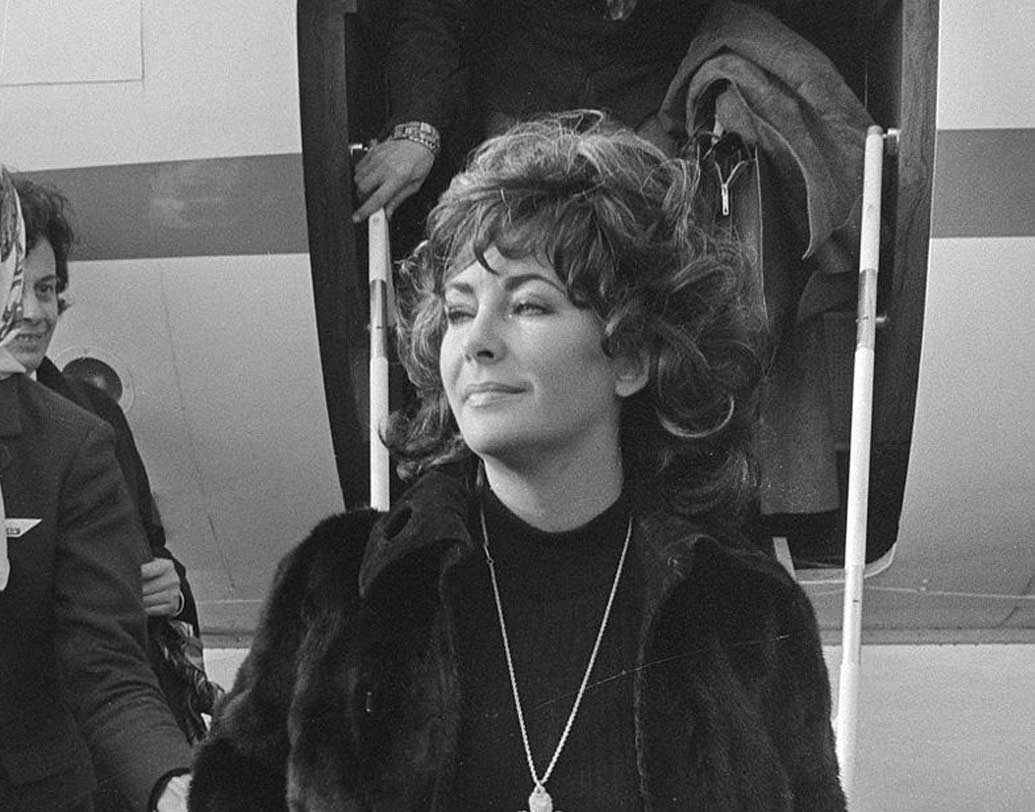 বার্ধক্যে পৌঁছে দীর্ঘ দিন রোগাক্রান্ত ছিলেন এলিজাবেথ টেলর। ডায়াবেটিস, হিপ রিপ্লেসমেন্ট সার্জারি, হৃদরোগ, ব্রেন টিউমার -সহ বিভিন্ন শারীরিক সমস্যায় জর্জরিত ছিলেন তিনি। দীর্ঘ কুড়ি বছর অসুস্থ থাকার পরে চিরতরুণী এই নায়িকার মৃত্যু হয়েছিল ২০১১-র ২৩ মার্চ।