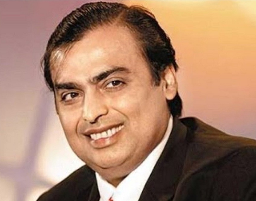 সময় বাড়ার সঙ্গে সঙ্গে তার মুখের তেমন পরিবর্তন না হলেও জেল্লাদার হয়েছে চেহারা। তিনি আরও আত্মবিশ্বাসী হয়ে ওঠায় চেহারায় তার ছাপ পড়েছে। আগের মতোই সাদামাটা থাকার চেষ্টা করলেও তার ব্যক্তিত্বে বেশ পাল্টে গিয়েছে।