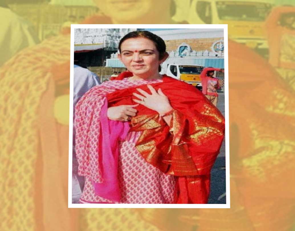 রিলায়্যান্স ফাউন্ডেশনের প্রতিষ্ঠাতা ও চেয়ারপার্সন নীতা অম্বানী। কমার্স গ্রাজুয়েট নীতা কিন্তু প্রথম থেকে এত ধনী ছিলেন না। মধ্যবিত্ত গুজরাতি পরিবারে জন্ম তাঁর। ভরতনাট্যমে দক্ষ নীতাকে প্রথম জীবনে দেখতে ছিল বেশ সাধারণ।