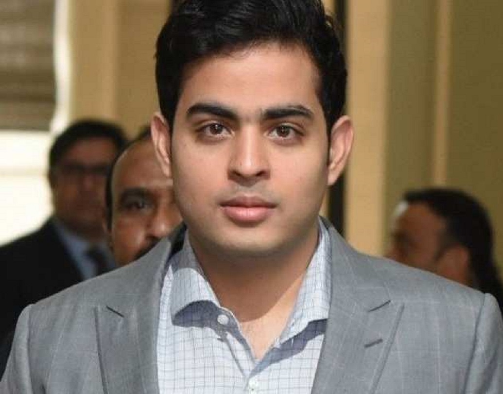 ১১ বছরের পুরনো বান্ধবী শ্লোকাকে বিয়ে করার আগেই নিজেকে ‘ফিট অ্যান্ড হ্যান্ডসাম’ বানিয়ে তুলেছেন বেশ কয়েক কেজি ওজন কমিয়ে। বিয়ের প্রতিটি অনুষ্ঠানেই তিনি শ্লোকার মতোই নিজেকেও পাপারাৎজির ক্যামেরায় তুলে ধরেছেন আত্মবিশ্বাস ও স্টাইলের সঙ্গে।