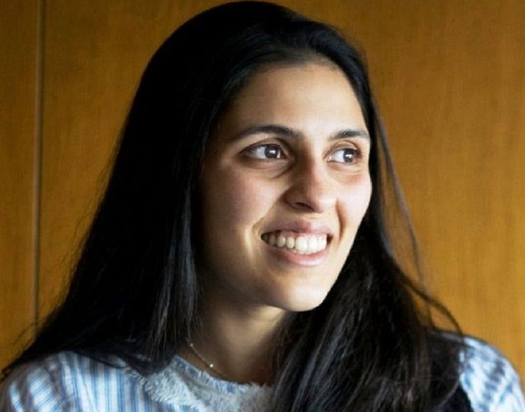 এ বার আসা যাক আকাশের স্ত্রী শ্লোকা মেহতার কথায়। সম্প্রতি তাঁকে জন্মদিনের শুভেচ্ছা বার্তা দেওয়ার সময় অম্বানী পরিবার ঘুরিয়ে তাঁর মা হওয়ার বার্তা দিয়ে শোরগোল ফেলে দেয়। হিরে ব্যবসায়ী রাসেল মেহতার ছোট মেয়ে শ্লোকার চেহারায় তেমন বিশেষ পরিবর্তন দেখা যায়নি।