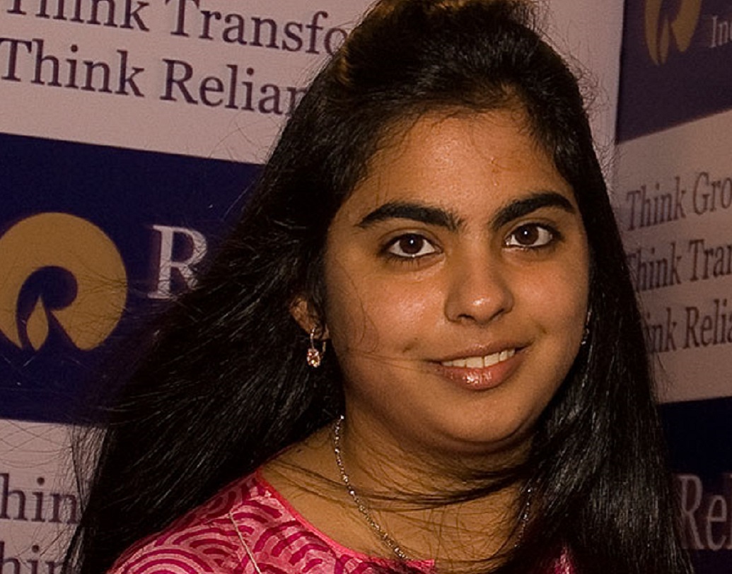 মুকেশ অম্বানীর একমাত্র মেয়ে ইশা ৩ মে বিয়ে করেন পিরামল গ্রুপের এগজিকিউটিভ ডিরেক্টর আনন্দ পিরামলকে। ইশা অম্বানীর বিয়ের ছবি দেখে তাঁকে খুবই গ্ল্যামারাস মনে হলেও তিনি কিন্তু বরাবর এরকম দেখতে ছিলেন না। ইশাও তাঁর ভাইদের মতো ভারী চেহারারই ছিলেন।