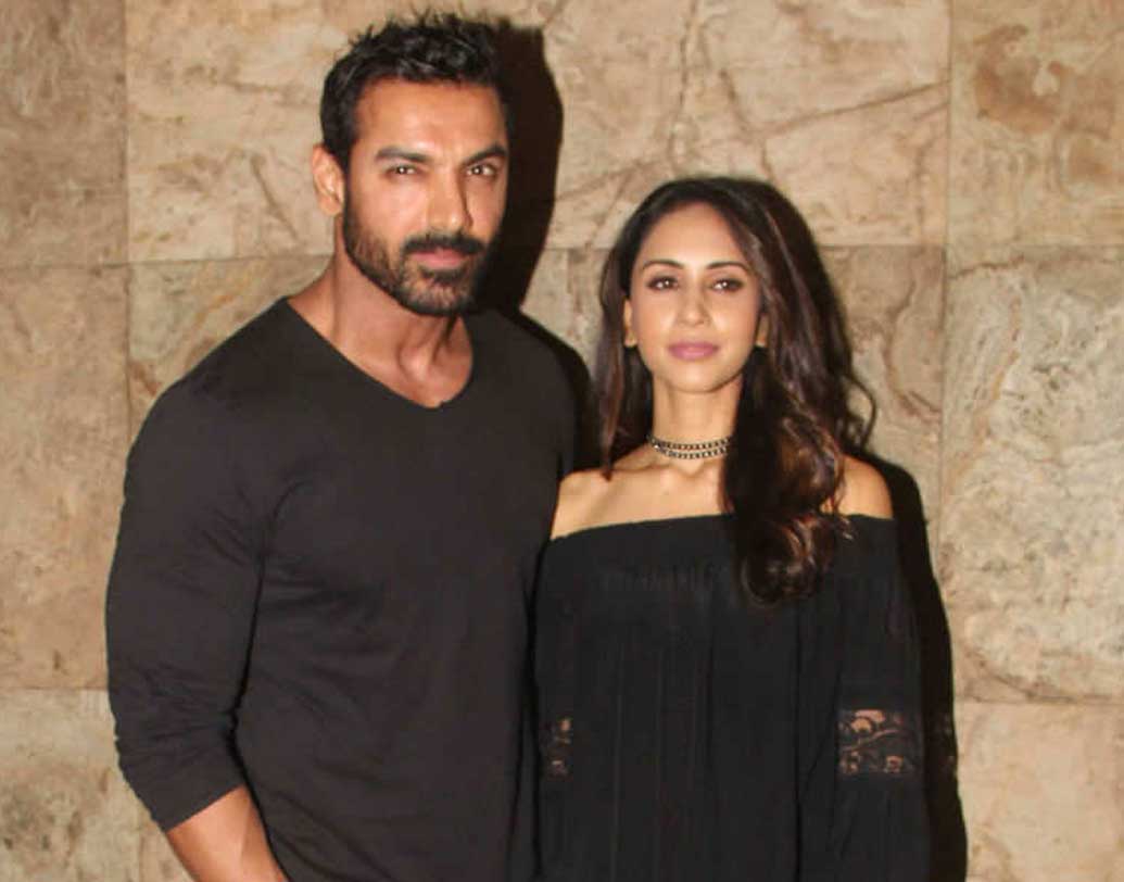 প্রিয়া পেশায় একজন ইনভেস্টমেন্ট ব্যাঙ্কার। জন বরাবরই তাঁর ব্যক্তিগত জীবন নিয়ে চুপচাপ। বিপাশার সময়েও যেমন সম্পর্ক নিয়ে গোপনীয়তা বজায় রাখতেন, এখনও সেই ধারা মেনে চলেন। প্রকাশ্যে আনেন না দাম্পত্য।