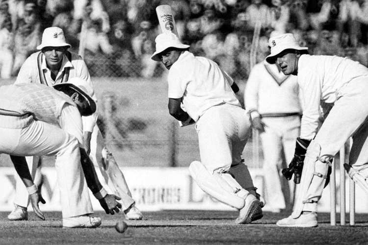 ভারত: টেস্ট ক্রিকেটের তালিকায় এক নম্বরে থাকা ভারতের ব্যাটিং লাইনআপও একটা সময়ে লজ্জাজনক ভাবে শেষ হয়েছিল। ২০ জুন, ১৯৭৪— ঐতিহাসিক লর্ডসের মাঠে মাত্র ৪৬ রানে গুটিয়ে যায় ভারত। সর্বনিম্ন রানের তালিকায় ১১ নম্বরে রয়েছি আমরা।