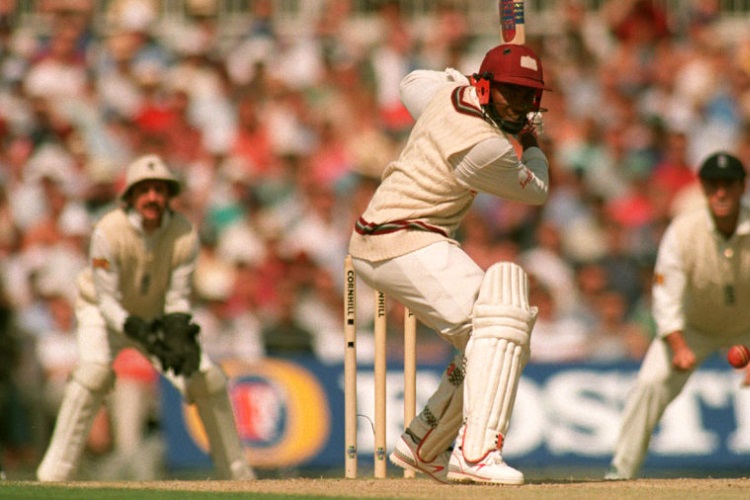 ওয়েস্ট ইন্ডিজ: লর্ড ক্লাইভের দেশও টেস্ট ক্রিকেটে লজ্জাজনক হারের মুখে পড়েছে। ২০০৪-এর ১১ মার্চ কেপটাউনে দক্ষিণ আফ্রিকার বিরুদ্ধে সর্বনিম্ন রান করে ওয়েস্ট ইন্ডিজ।