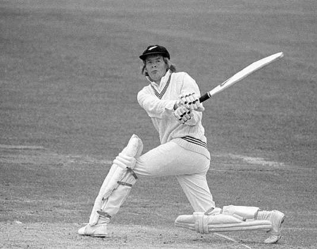 ১৯৭৭ সালে সোয়ানসিতে খেলা চলছিল ওর্স্টারশায়ার বনাম গ্ল্যামারগনের। ওর্স্টারশায়ার এর প্রথম ইনিংস শেষ হয়ে যায় মাত্র ১৬৯ রানে। এর মধ্যে নিউজিল্যান্ডের ক্রিকেটার গ্লেন টার্নার একাই করেন ১৪১ রান। টার্নার এর পর দলের দশ নম্বর ক্রিকেটার নরম্যান গিফর্ড করেন ৭ রান যা দলের দ্বিতীয় সর্বোচ্চ।