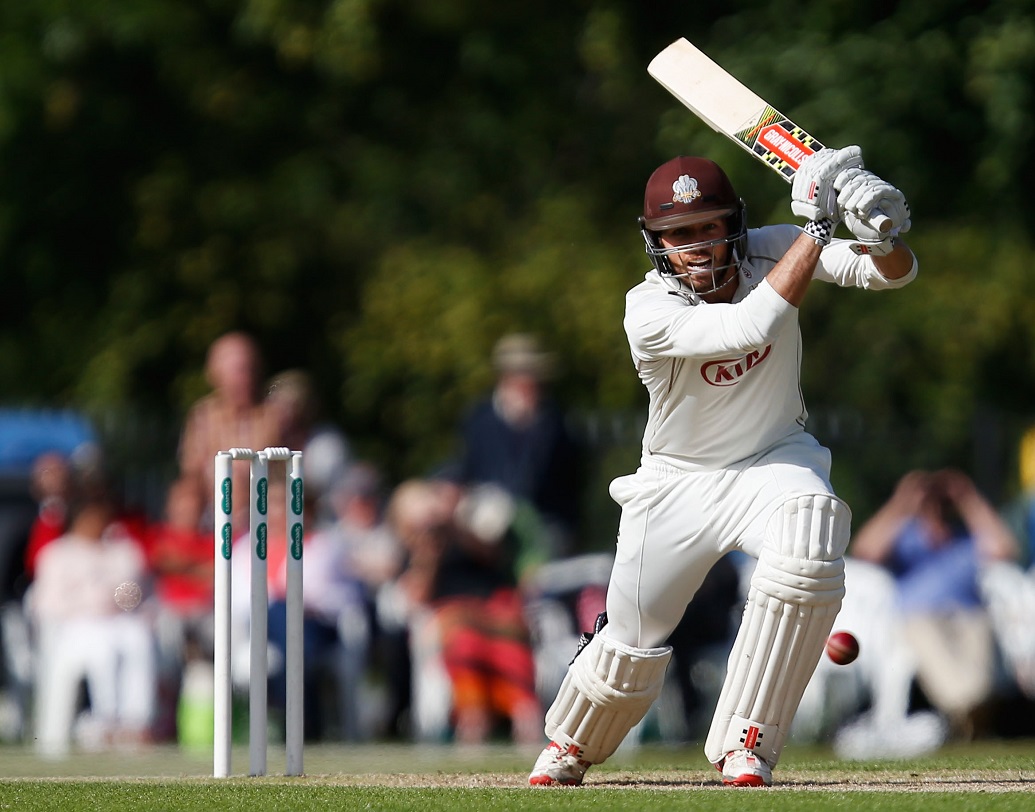 ১৯৪৭ সালে এসেক্স ও ডার্বিশায়ার এর ম্যাচ চলছিল। এসেক্স ২২৩ রানে পিছনে ছিল। ব্যাট করছিল শেষ জুটি পিটার স্মিথ ও ফ্র্যাঙ্ক ভিগার। স্মিথের অসামান্য ১৬৩ রানের জন্য এই শেষ উইকেটে ২১৮ রান করে এসেক্স। পিটার স্মিথের ১৬৩ রান ১১ নম্বর ক্রিকেটার হিসেবে কোনও প্রথম শ্রেণির ম্যাচে সর্বাধিক।