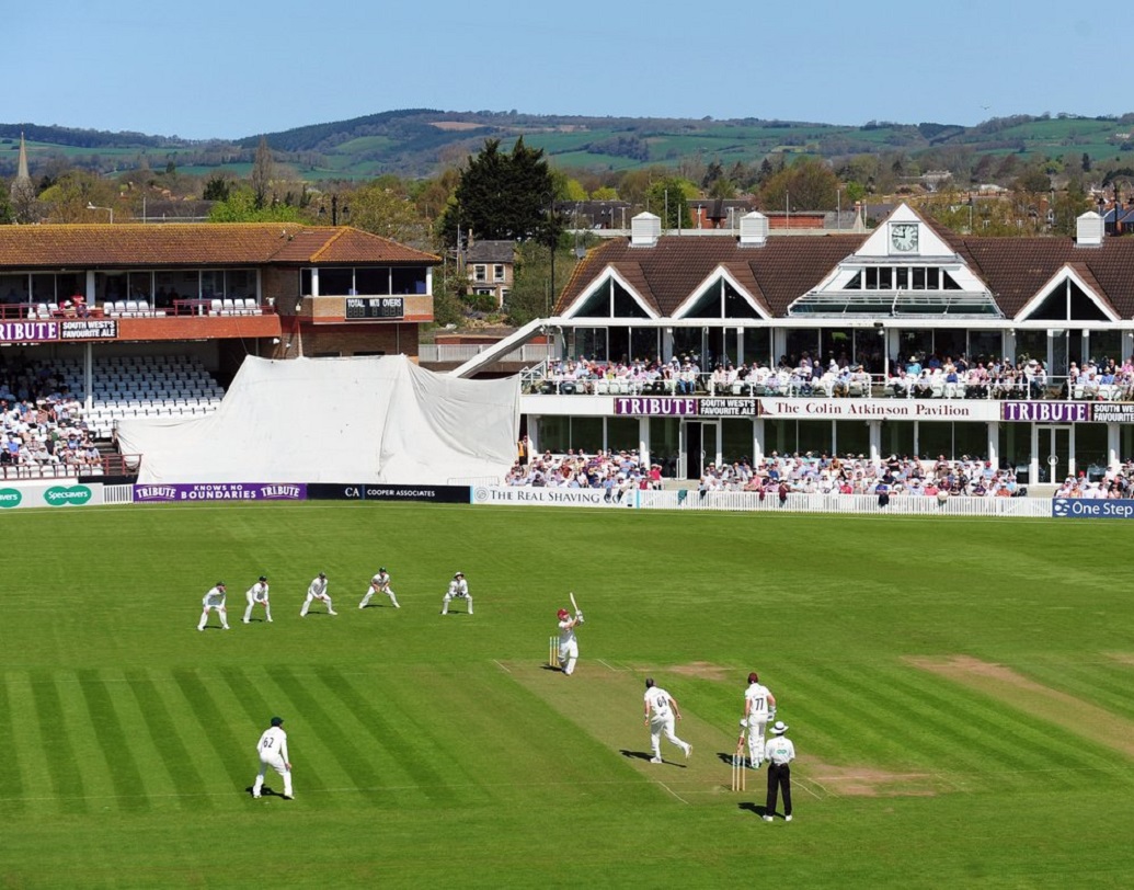 গ্লেন টার্নারকে চ্যালেঞ্জ করতে পারেন ক্লাইভ রাইস। ১৯৮১ সালে হ্যাম্পশায়ার-এর বিরুদ্ধে নটিংহ্যাম্পশায়ার-এর প্রথম ইনিংসে ১৪৩ রানের মধ্যে ক্লাইভ একাই করেন ১০৫ রান। তিনি ছাড়া একমাত্র টিম রবিনসন দুই অঙ্কের ঘরে নিজের স্কোর নিয়ে যেতে সক্ষম হয়।