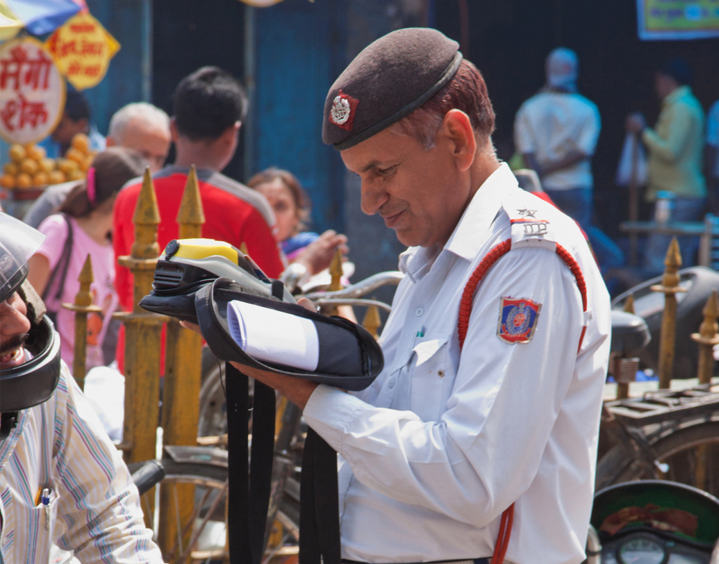 টিকিট ছাড়া ভ্রমণে (১৭৮) ২০০ টাকার বদলে দিতে হবে ৫০০ টাকা। কর্তৃপক্ষের নির্দেশ অমান্য (১৭৯) করলে ৫০০ টাকার বদলে এখন দিতে হবে ২০০০ টাকা।