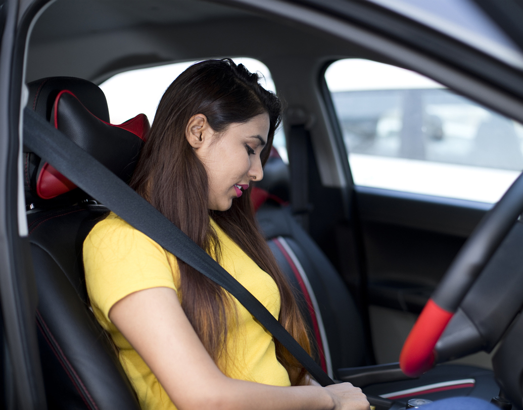 সিট বেল্ট (১৯৪বি)-এর জন্য ১০০ টাকার বদলে দিতে হবে ১০০০ টাকা। দু’চাকার যানে অতিরিক্ত যাত্রী (১৯৪সি) থাকলে ২০০০ টাকা জরিমানা, ৩ মাস পর্যন্ত লাইসেন্স খারিজ। আপতকালিন গাড়িকে রাস্তা না দিলে (১৯৪সি) নতুন ধারায় ১০ হাজার টাকা জরিমানা দিতে হবে।