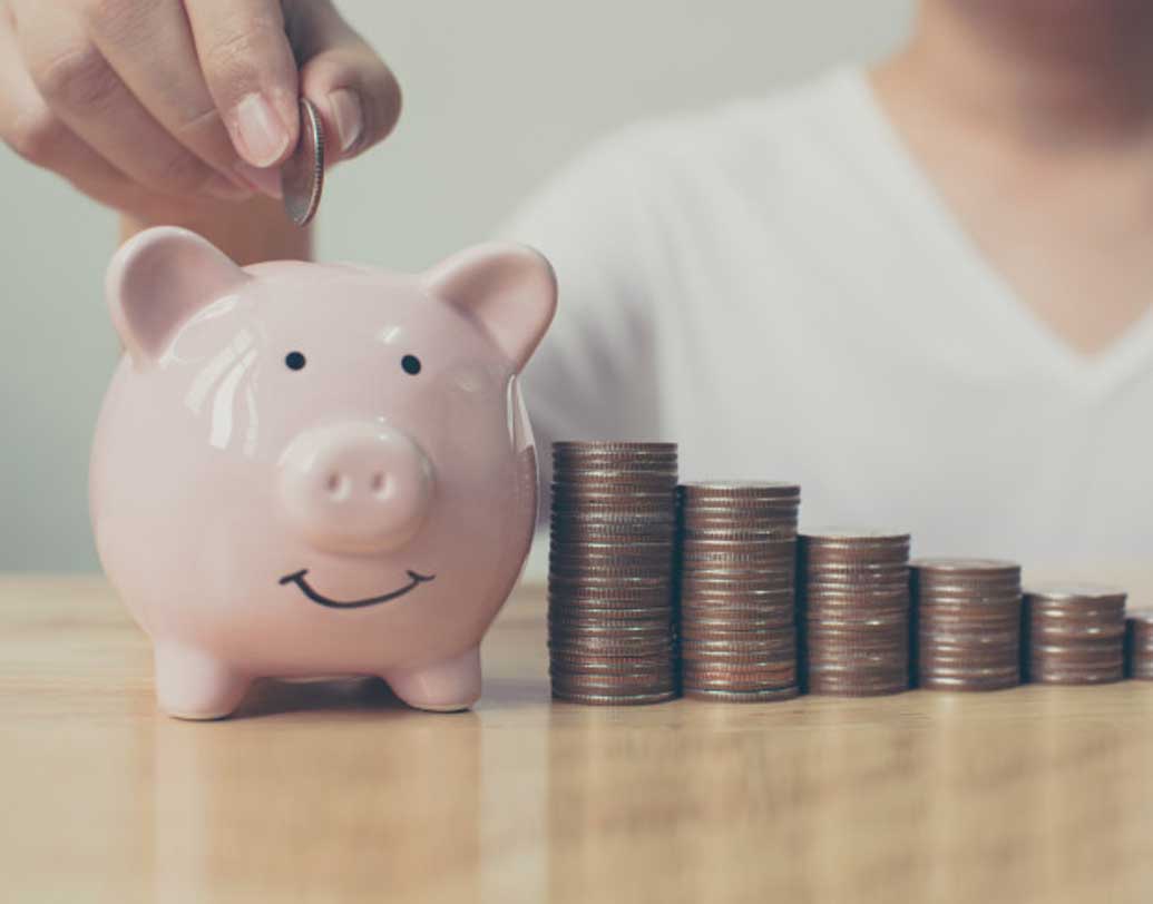 বেশি অঙ্কের লেনদেন করলে আপনার কাছে নোটিস আসতে পারে। আয়কর দফতর সেই করদাতাদের চিহ্নিত করে রাখেন, যাঁরা বেশি অঙ্কের লেনদেন করেন কিন্তু আয়কর রিটার্নে তা জানান না। যেমন ধরুন, আপনি যদি ক্রেডিট কার্ডের মাধ্যমে বড় অঙ্কের লেনদেন করেন, বড় অঙ্কের অর্থিক বিনিয়োগ করেন, অথবা কোনও সম্পত্তি কেনেন, কিন্তু রিটার্নে দাখিল না করেন, তবে নোটিস আসবে।