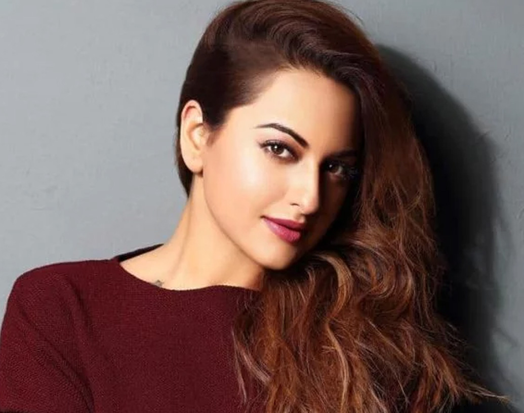 এর পর রয়েছেন সোনাক্ষী সিন্‌হা। বলিউডে বর্তমানে খুব একটা নজরকাড়া অফার তিনি পাচ্ছেন না। তা বলে কি তাঁর আয় বন্ধ রয়েছে? ইনস্টাগ্রামে প্রতি পোস্ট করে আয় করেন ৪ থেকে ৫ লক্ষ টাকা।