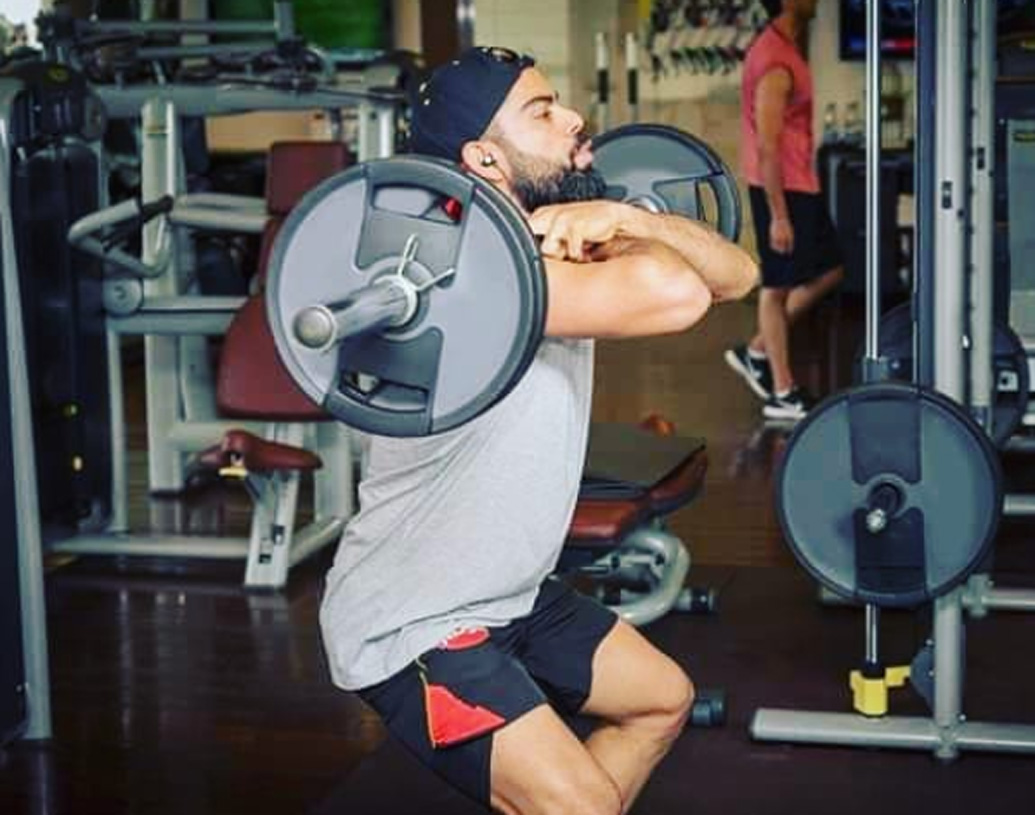 ফোটো-ভিডিয়ো অ্যাপের ধনীর তালিকায় প্রিয়ঙ্কার পাশাপাশি স্থান পেয়েছেন বিরাট কোহালি। তিনি রয়েছেন খেলোয়াড়দের মধ্যে নবম স্থানে। তাঁর এক একটি পোস্টের দাম প্রায় সাড়ে ১৩ কোটি টাকা। ক্রিকেটারদের মধ্যে তিনিই এক নম্বরে।