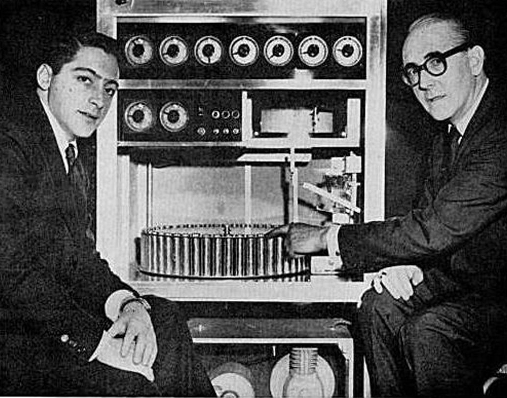 থ্রিডি-ফোরডি-র থেকেও এক ধাপ উপরে ভেবেছিলেন মাইক টড জুনিয়র, তা-ও আবার ১৯৬০ সালে। তিনি সিনেমাকে আরও আধুনিক ও বাস্তবসম্মত করার লক্ষ্যে নিয়ে এসেছিলেন ‘স্মেল-ও-ভিশন’। নাম শুনে নিশ্চয়ই বোঝা যাচ্ছে যে এটা শুধু দৃশ্য দেখতেই নয়, সেই দৃশ্যে কোনও গন্ধের উপকরণ থাকলে তার ঘ্রাণও যাতে দর্শকেরা পান, সেটাই লক্ষ্য ছিল তাঁর। তবে মাত্র একটি সিনেমাতেই এই প্রযুক্তির ব্যবহার হয়।