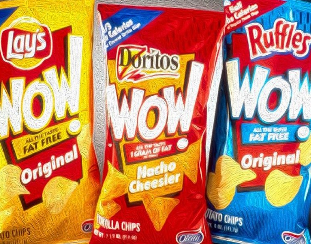 চিপস খেতে সবাই ভালবাসেন, কিন্তু অতিরিক্ত ক্যালোরির ভয়ে খেতে পারেন না অনেকেই। ক্যালোরি, কোলেস্টেরল ছাড়া এমনই এক চিপস নিয়ে এসেছিল লে’জ ’৯৬ সালে, নাম ছিল ‘ওয়াও’। ’৯৮ সালে এক পরীক্ষায় দেখা যায়, এটি শরীরের প্রয়োজনীয় ভিটামিন গ্রহণের ক্ষমতা নষ্ট করে দেয়। এই চিপস খেয়ে পেটব্যথা, বমি ও পেট খারাপ হওয়ার অভিযোগও ওঠে।