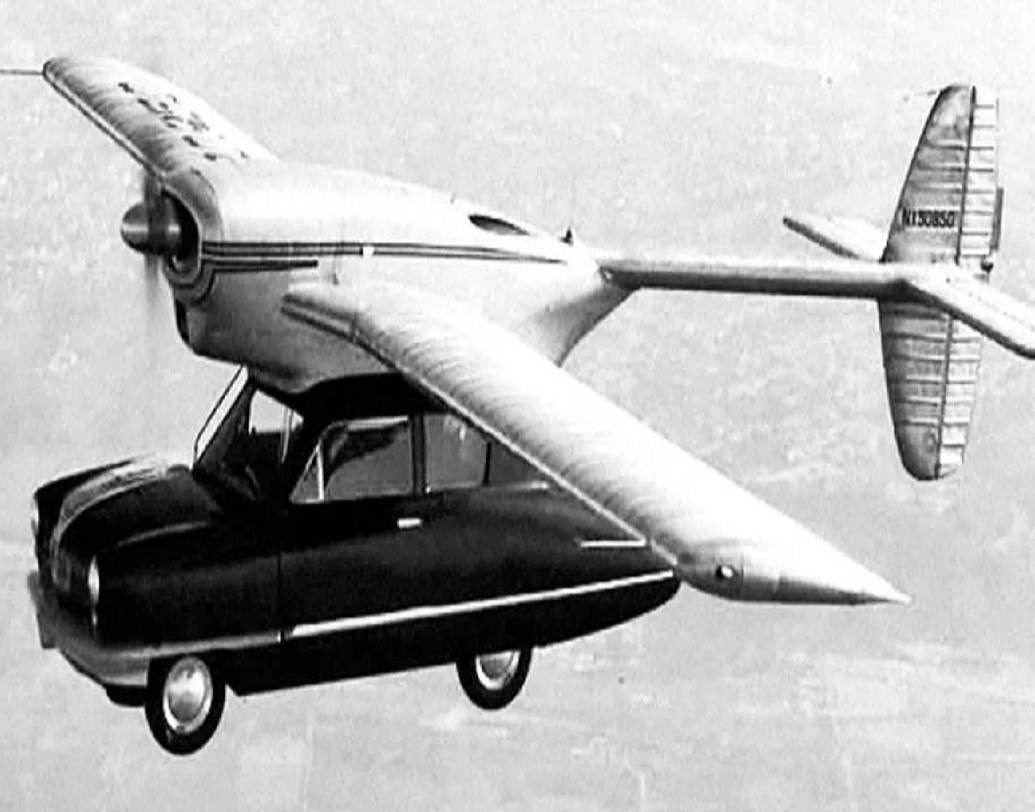 উড়ন্ত গাড়ির কথা শুনেছেন কখনও? শুধু সিনেমায় নয়, বাস্তবেও এই গাড়ি তৈরি হয়েছিল। ১৯৪০ সালে ক্যালিফোর্নিয়া থেকে ওহায়ো ওবধি এই গাড়ি ওড়ে,কিন্তু যান্ত্রিক গোলযোগে তা বাজারে আসেনি। ১৯৭৩ সালে আবারও এক বিজ্ঞানী ফোর্ডের পিন্টো গাড়িতে ডানা লাগাতে সক্ষম হন। তবে পরীক্ষা চলাকালীনই তা ভেঙে পড়ে এবং গাড়িটির সঙ্গেই আবিস্কারকেরও মৃত্যু ঘটে।