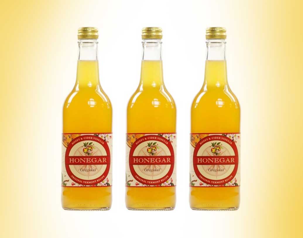 ‘হানিগার’ নামটা শুনেই নিশ্চয় বুঝতে পারছেন জিনিসটা কী? মধু ও অ্যাপেল সিডার ভিনিগারের মিশ্রণ দিয়ে ১৯৫৯-এ তৈরি হয়েছিল হানিগার। মধু ও অ্যাপেল সিডার ভিনিগার আলাদা ভাবে স্বাস্থ্যের পক্ষে উপকারী হলেও তাদের এই মিশ্রণ স্বাদেও যেমন বাজে ছিল, তেমনই স্বাস্থ্যের পক্ষেও উপকারী নয়।